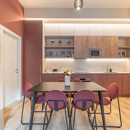 5' From Station, With 2 Bedrooms 아파트 밀라노